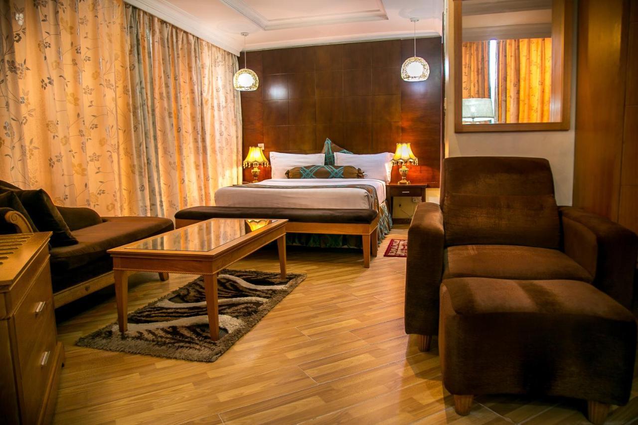 Kebbys Hotel Дар-ес-Салам Екстер'єр фото